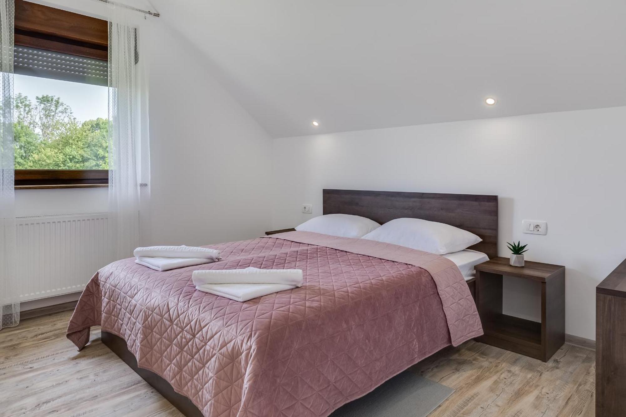 Deluxe Apartment With Jacuzzi - Patar Rakovica Exterior photo